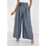 Beloved Miona elegantne hlače z broško modre | Shoptok.si