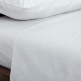 HOMESCAPES bela luksuzna krtačena bombažna flanelna rjuha, 100 % bombaž, 230x255 cm, (20750423) | Shoptok.si
