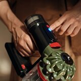 Dyson V8 Cyclone bežicni usisavac crno/zeleni, 226587-01 | shoptok.hr