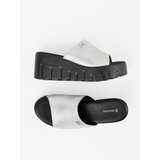 GOODIN Silver flip-flops on a black platform | Shoptok.si