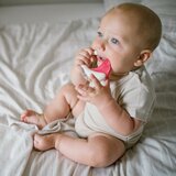 BabyOno Rattle With Teether 3m+ ropotuljica z grizljajočim delom Swan 1 kos | Shoptok.si