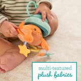 Infantino plišana zvečka i grickalica Pull & Shake Jittery Pal - Hermit Crab | shoptok.hr
