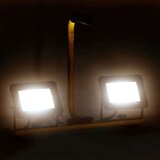vidaXL LED reflektor s ručkom 2 x 30 W topli bijeli | shoptok.hr
