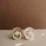 FRIGG® tolažilna duda daisy natural rubber night cream & croissant | Shoptok.si