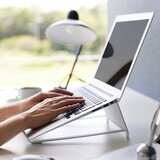 YAMAZAKI Bijeli metalni stalak za laptop Tower – | shoptok.hr