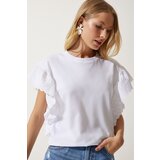  Women's White Scalloped Knitted Blouse Cene