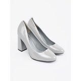 SEASTAR Light grey lacquered pumps | ePonuda.com