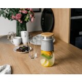 Kondela TEMPO-GLAZO, vrč za vodo/čaj, 1200 ml, s pokrovom in cedilom | Shoptok.si