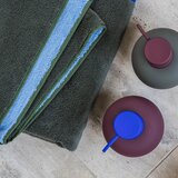 Mette Ditmer Denmark Temno zelene/modre frotirne brisače iz organskega bombaža v kompletu 2 ks 40x55 cm Soft – | Shoptok.si