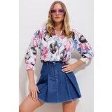 Trend Alaçatı Stili Women's Fuchsia Twig Patterned Balloon Sleeve Linen Shirt with Hidden Pop Up cene