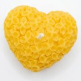 NOBAMO Okrasna sveča Cvetoče srce - rumena / Limeta, Bazilika, Mandarina | Shoptok.si