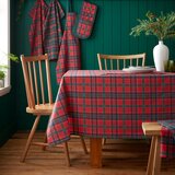 Catherine Lansfield Pamučan stolnjak s božićnim motivom 178x137 cm Christmas Tartan Check – | shoptok.hr