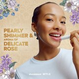 Labello Bridgerton Rose Meringue barvni vlažilni balzam za ustnice 4.8 g | Shoptok.si