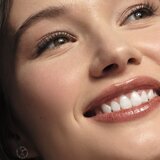 Armani Prisma Glass Icy Plumper sjajilo za usne za veći volumen nijansa 36 Iced Latte 3.5 ml | shoptok.hr