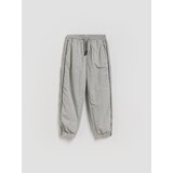 Reserved Jogger hlače - svijetlo siva | shoptok.hr