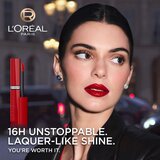 L´Oréal Paris Infaillible Laque Resistance dolgoobstojna tekoča šminka ki dodaja hidracijo in sijaj odtenek 550 Noir Cherry 4.3 ml | Shoptok.si