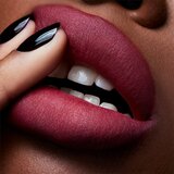 MAC Cosmetics Powder Kiss Lipstick matirajoča šminka odtenek Burning Love 3 g | Shoptok.si