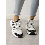 Resti Women's sporty sneakers on a thicker sole Loness | ePonuda.com