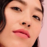 Benefit Plushtint hidratantni mat tekući ruž za usne nijansa 06 Pillow Play 6 ml | shoptok.hr