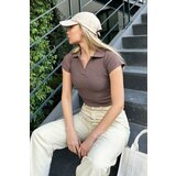 Trend Alaçatı Stili Women's Light Brown Polo Neck Basic Crop Blouse cene