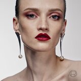 L´Oréal Paris x Mugler semi-mat šminka z vlažilnim učinkom odtenek Red 1974 1.8 g | Shoptok.si