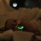 BabyOno Anatomska silikonska duda GLOW 0-6 m, 2 kosa | Shoptok.si