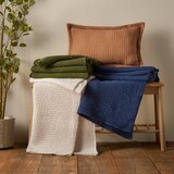 Pineapple Elephant Tamno plava pamučna deka 150x200 cm Jaipur Chunky Waffle – | shoptok.hr