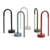 Kave Home Crvena metalna LED stolna lampa (visina 30 cm) Bow – | shoptok.hr