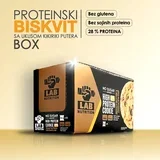 PROTEINSKI BISKVIT BOX SA ČOKOLADNIM KOMADIĆIMA I UKUSOM KIKIRIKI PUTERA - BOX - 12kom X 52g