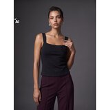 Sinsay Top s debelim naramenicama i 3D ružom | shoptok.hr