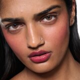 MAC Cosmetics Powder Kiss Lip + Cheek Mousse večnamensko ličilo za ustnice in lica odtenek Burning Love 5 ml | Shoptok.si