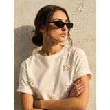 Sinsay Pamučna majica s ukrasnim školjkama | shoptok.hr