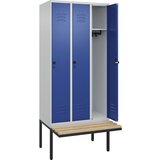 C+P Garderobna omara s klopjo Classic PLUS, 3 deli, svetlo sive / encijan modre barve, Š 900 mm, varnostni vrtljivi zapah, lebdeča klop, bukov les | Shoptok.si