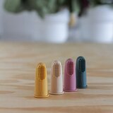 Petite&Mars Silikonska četkica za desni na prst 2 kom 0 m+, Rose&Sand | shoptok.hr