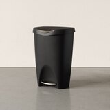 Umbra Crna plastična kanta za smeće s pedalom 50 l Brim – | shoptok.hr