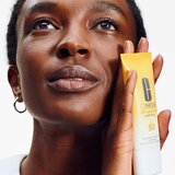 Clinique Sun UV Solutions Matifying Sunscreen SPF 50 krema za sunčanje za lice s matirajućim učinkom 40 ml | shoptok.hr