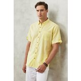 AC&Co / Altınyıldız Classics Men's Light Yellow Comfort Fit Comfy Cut Buttoned Collar Linen-Looking 100% Cotton Short Sleeve Shirt. Cene