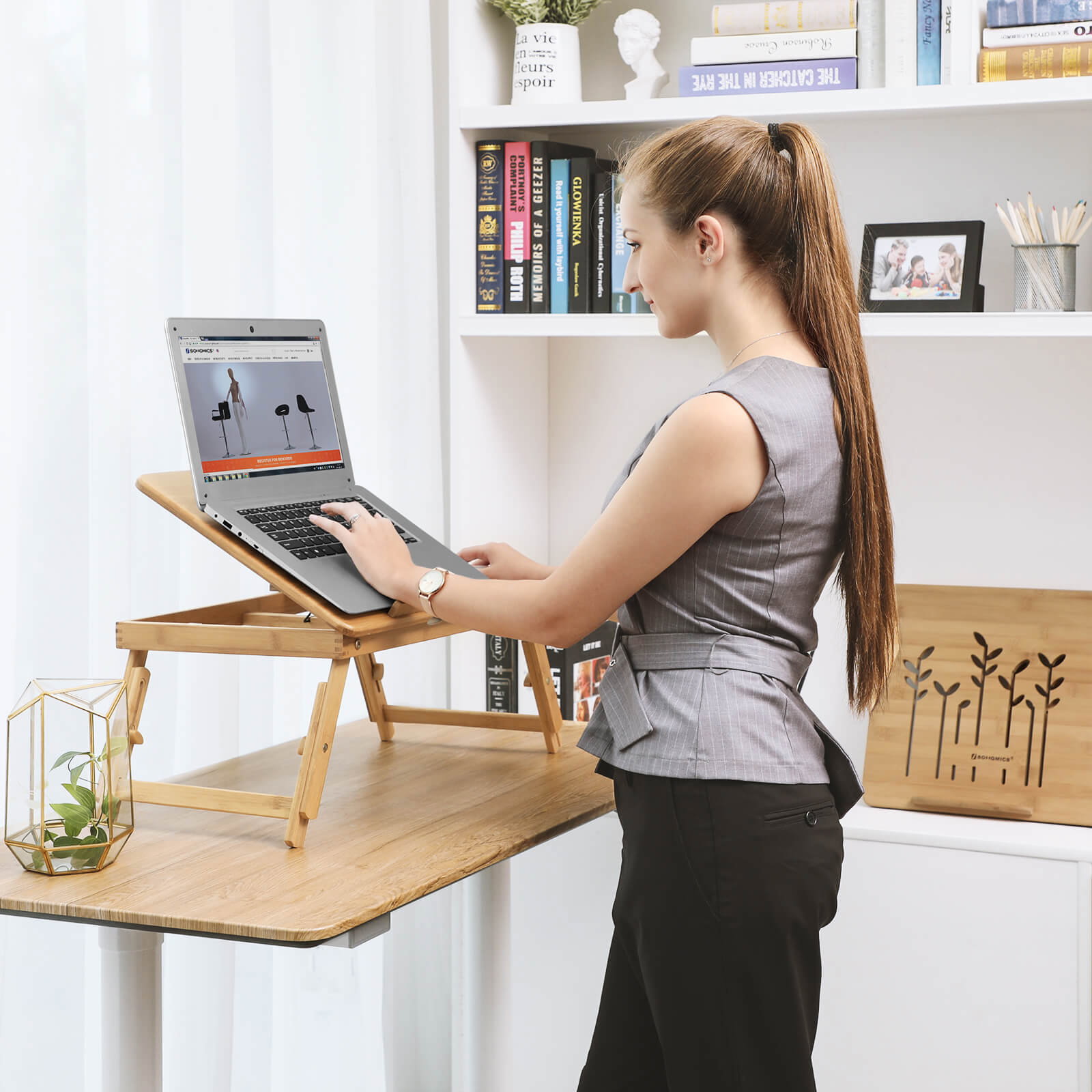 Songmics Stol za prijenosni računal Bamboo s ladicom 55 x 35 x (21 - 29) cm prirodni, LLD002 | shoptok.hr