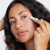 Gosh Bright'n Conceal korektor in osvetljevalec proti podočnjakom odtenek Adjusting Skin 12 ml | Shoptok.si
