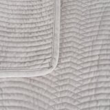 Ixia Kremno belo prešito pregrinjalo 230x260 cm – | Shoptok.si