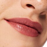 Essence satin GLOW kremasta šminka s satenastim zaključkom odtenek 05 Chai There! 3.5 g | Shoptok.si