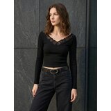 Sinsay Pamučna prugasta bluza s čipkastim dekolteom | shoptok.hr