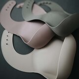 Mushie silikonski slinček blush | Shoptok.si