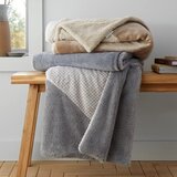 Catherine Lansfield Siva deka od mikropliša 130x170 cm Cosy Larsson Geo – | shoptok.hr