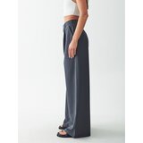 Calli Hlače z naborki 'Katy' temno siva | Shoptok.si