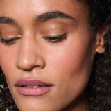 MAC Cosmetics Powder Kiss Lip + Cheek Mousse večnamensko ličilo za ustnice in lica odtenek More The Mehr-ier 5 ml | Shoptok.si