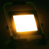 vidaXL LED reflektor z ročajem 100 W toplo bel | Shoptok.si