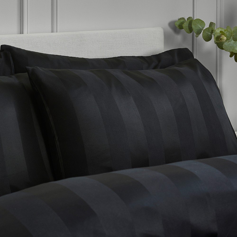 Catherine Lansfield Crna satenska posteljina za krevet za jednu osobu 135x200 cm So Soft Satin Stripe – | shoptok.hr