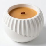 NOBAMO Sveča Sladka Zavodljivost - Bela / Karamelna / Mlečna čokolada | Shoptok.si