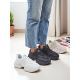 Resti Women's sporty sneakers on a thicker sole Quensi | ePonuda.com